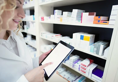 pharmacist-holding-tablet